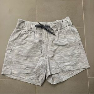 Lululemon on the fly shorts size 4 grey and white